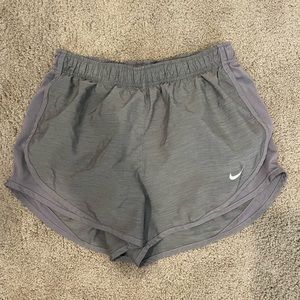 Nike Women’s Tempo Dry core shorts